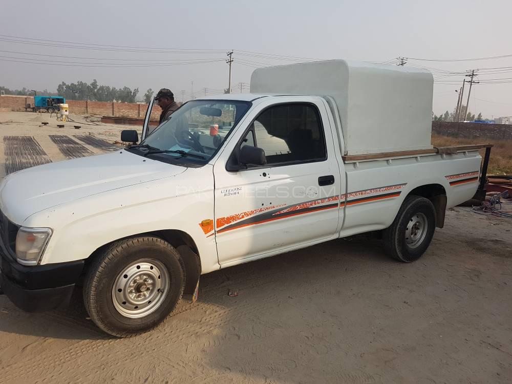 Toyota Hilux 2004 for Sale in Lahore Image-1
