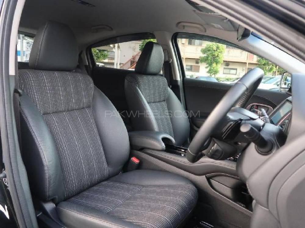 NEED black vezel leather seats Image-1