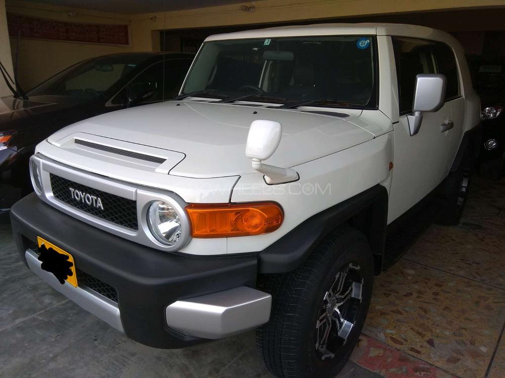 Toyota Fj Cruiser 2013 for Sale in Karachi Toyota Fj Cruiser 2013 for Sale in Karachi Image-3