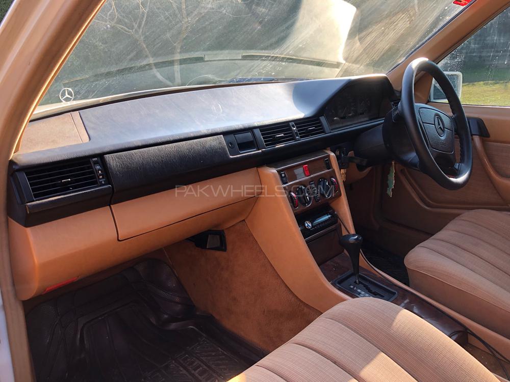 Mercedes Benz E Class 1988 for Sale in Peshawar Image-1