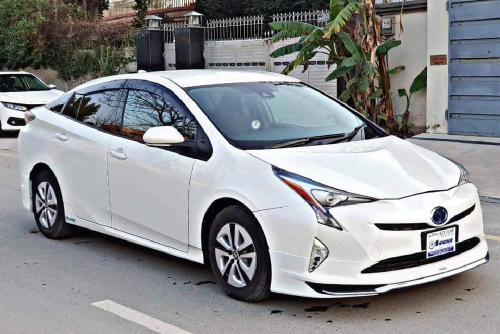 Toyota Prius 2016 for Sale in Lahore Toyota Prius 2016 for Sale in Lahore Image-3
