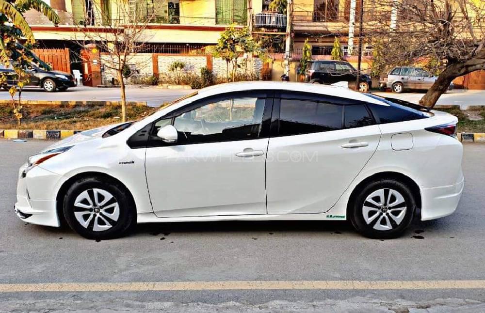 Toyota Prius 2016 for Sale in Lahore Toyota Prius 2016 for Sale in Lahore Image-8