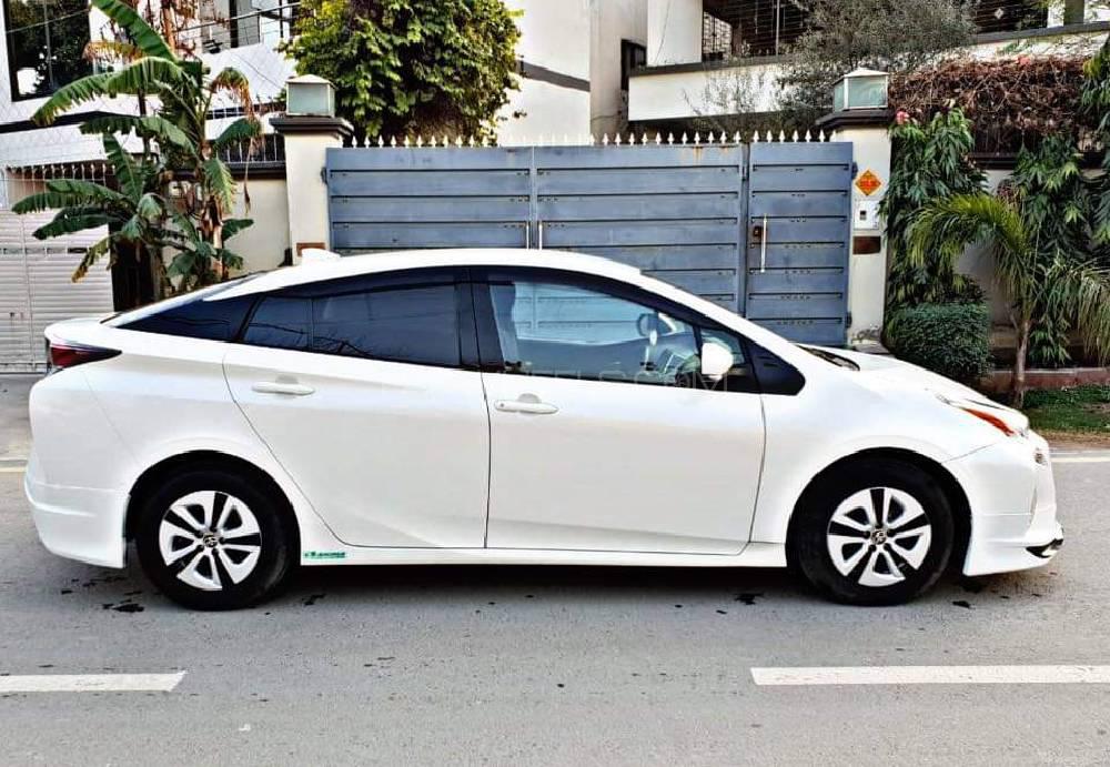 Toyota Prius 2016 for Sale in Lahore Toyota Prius 2016 for Sale in Lahore Image-7