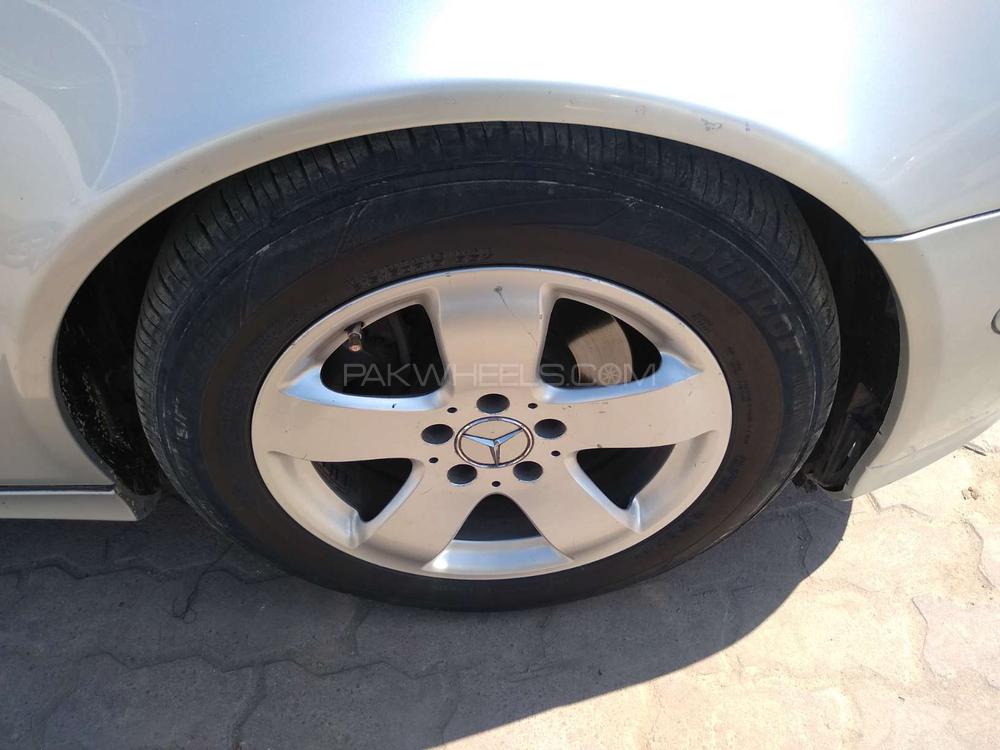 Mercedes Benz E Class 2004 for Sale in Multan Mercedes Benz E Class 2004 for Sale in Multan Image-3