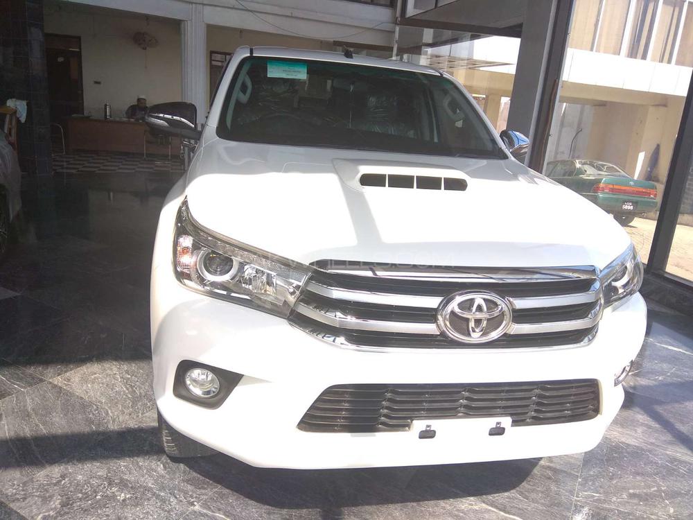 Toyota Hilux 2018 for Sale in Peshawar Toyota Hilux 2018 for Sale in Peshawar Image-4