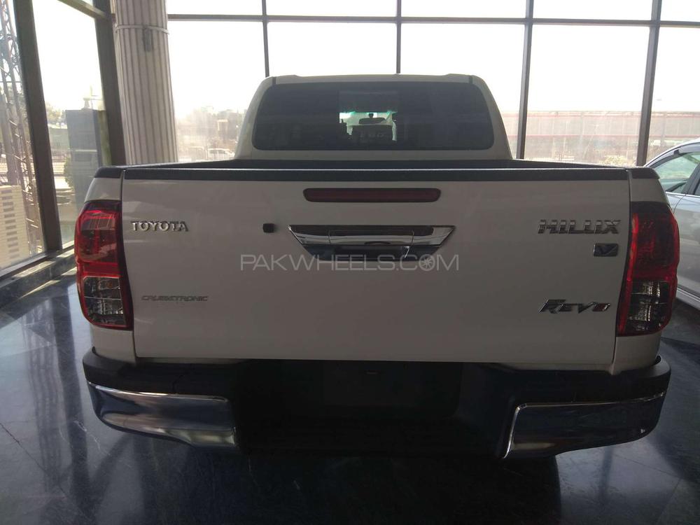 Toyota Hilux 2018 for Sale in Peshawar Toyota Hilux 2018 for Sale in Peshawar Image-7
