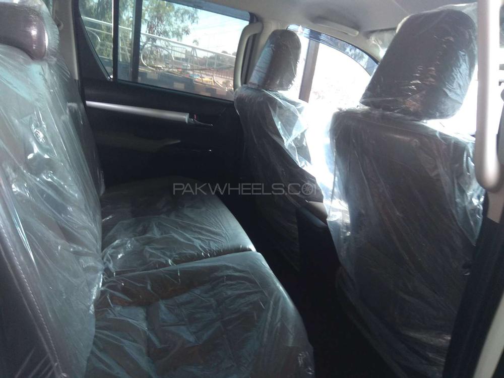 Toyota Hilux 2018 for Sale in Peshawar Toyota Hilux 2018 for Sale in Peshawar Image-8