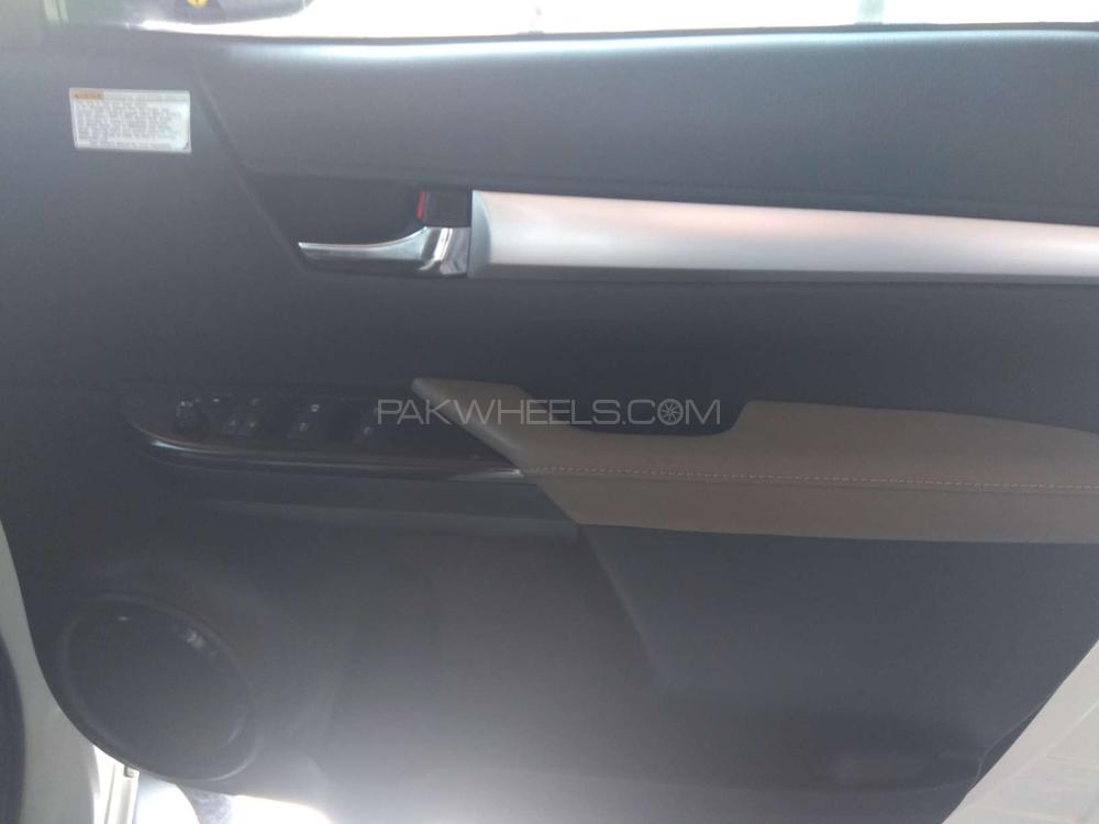 Toyota Hilux 2018 for Sale in Peshawar Toyota Hilux 2018 for Sale in Peshawar Image-9