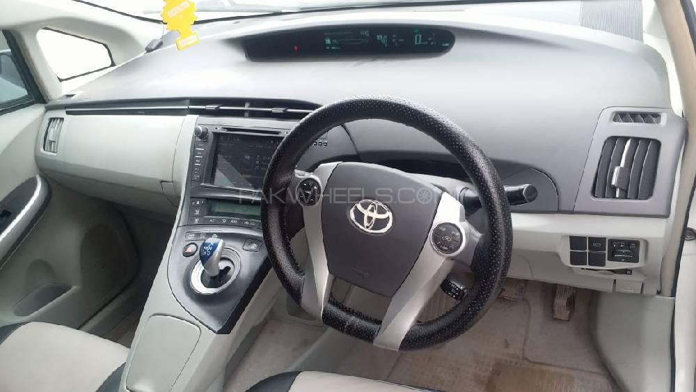 Toyota Prius 2011 for Sale in Abbottabad Image-1