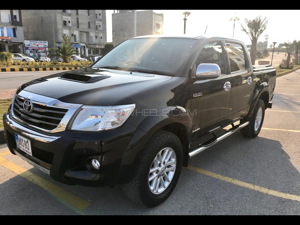 Toyota Hilux 2013 for Sale in Jhelum Image-1