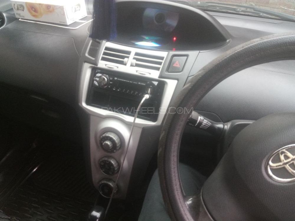 Toyota Vitz 2005 for Sale in Lahore Image-1