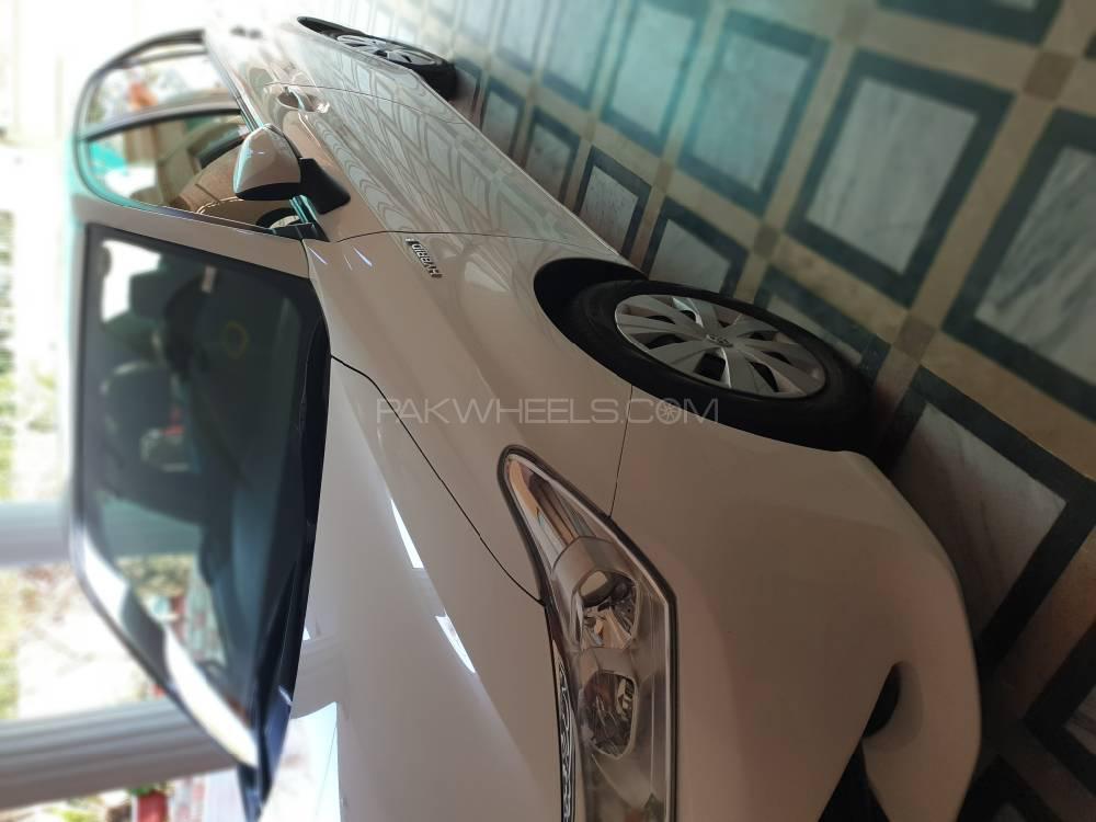 Toyota Corolla Axio 2015 for Sale in Peshawar Image-1