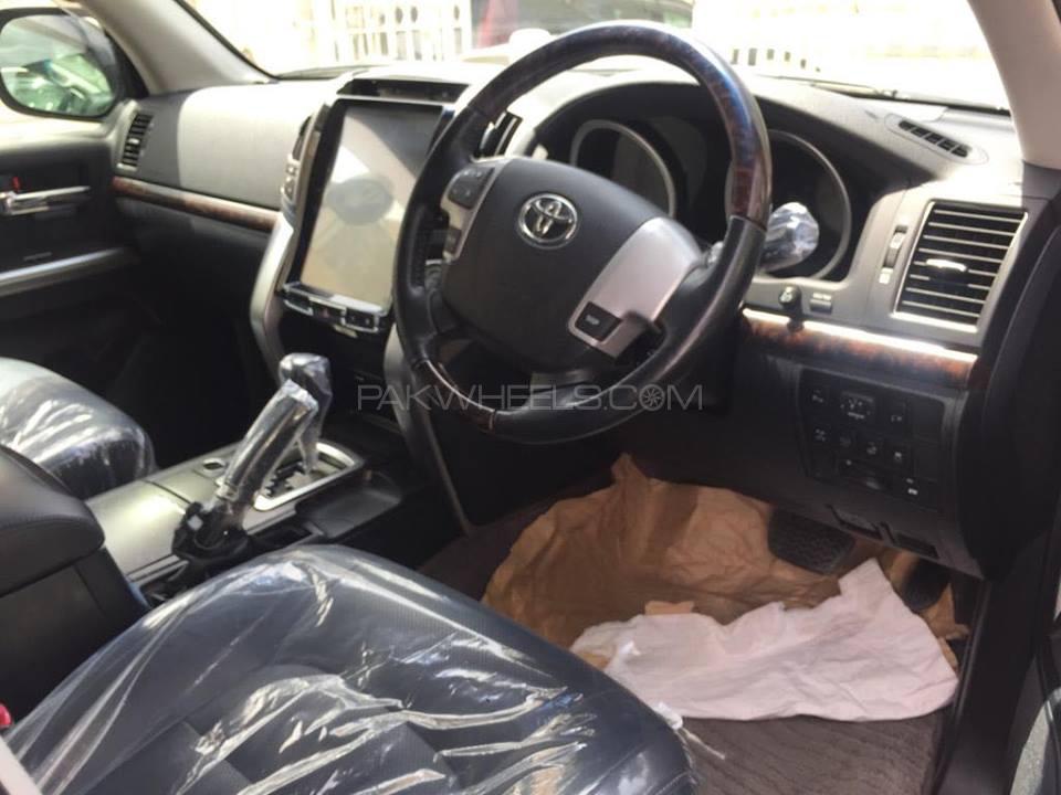 Toyota Land Cruiser 2013 for Sale in Karachi Toyota Land Cruiser 2013 for Sale in Karachi Image-6