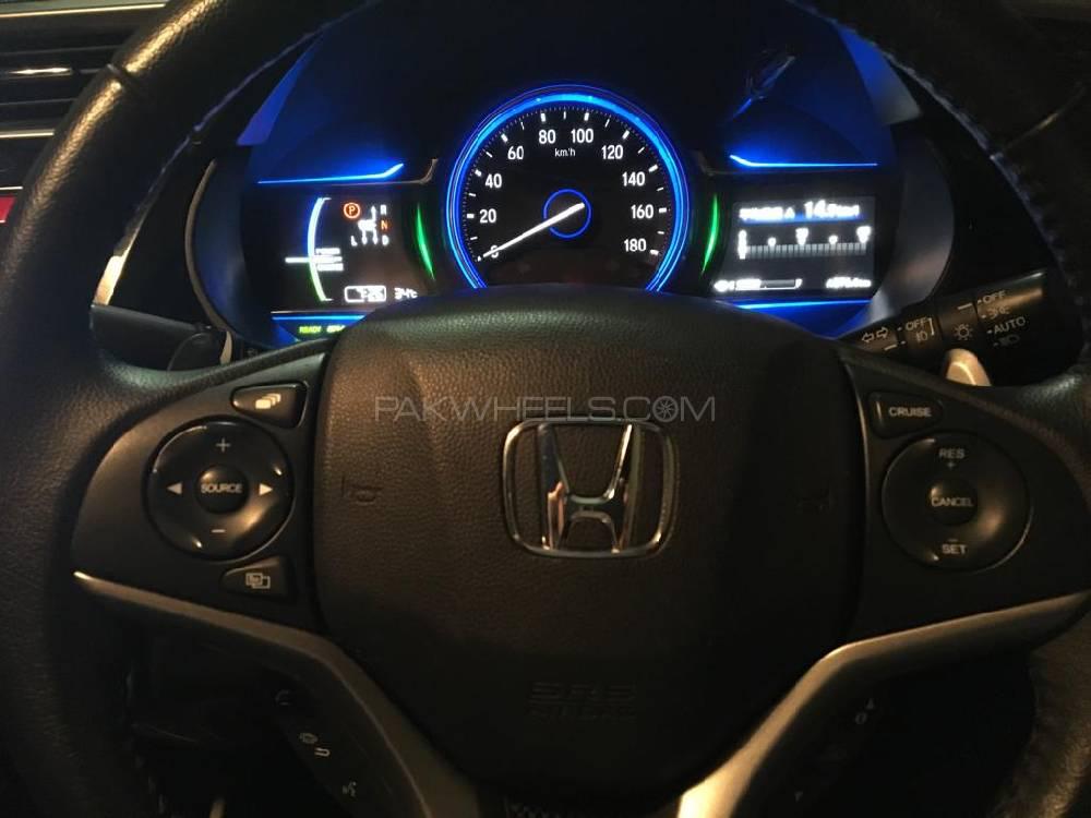 Honda Grace Hybrid 2015 for Sale in Multan Honda Grace Hybrid 2015 for Sale in Multan Image-6
