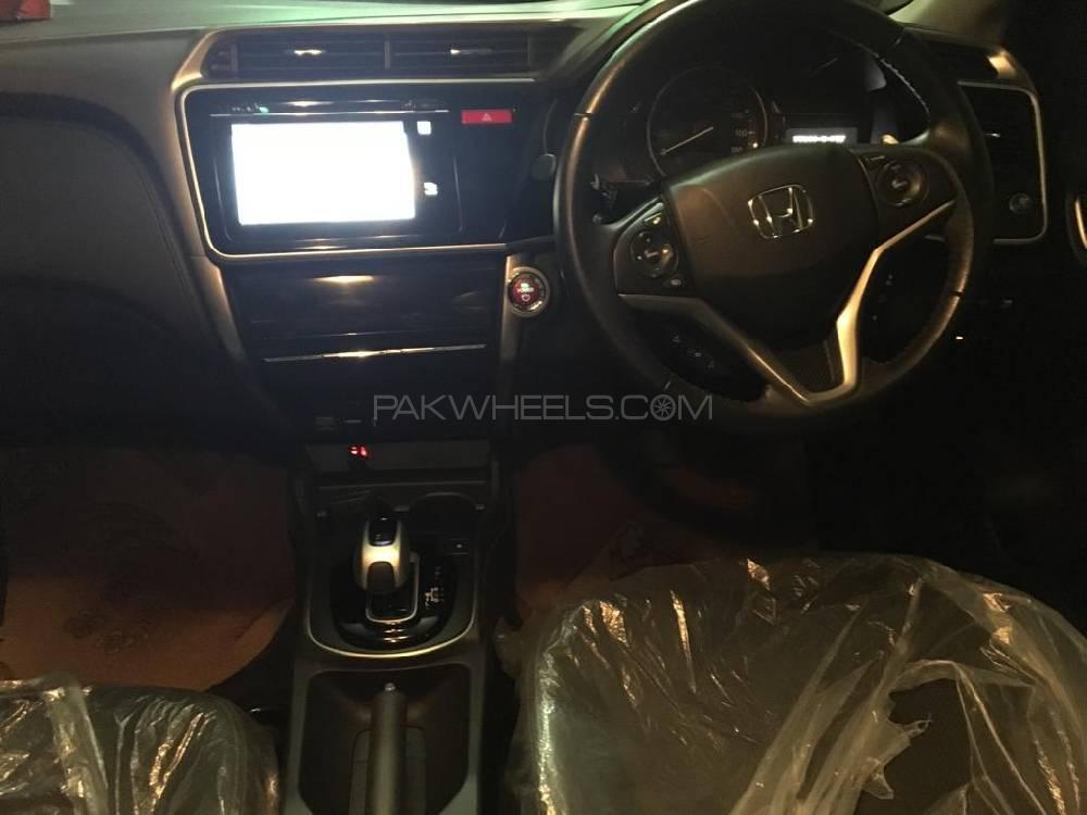 Honda Grace Hybrid 2015 for Sale in Multan Honda Grace Hybrid 2015 for Sale in Multan Image-12