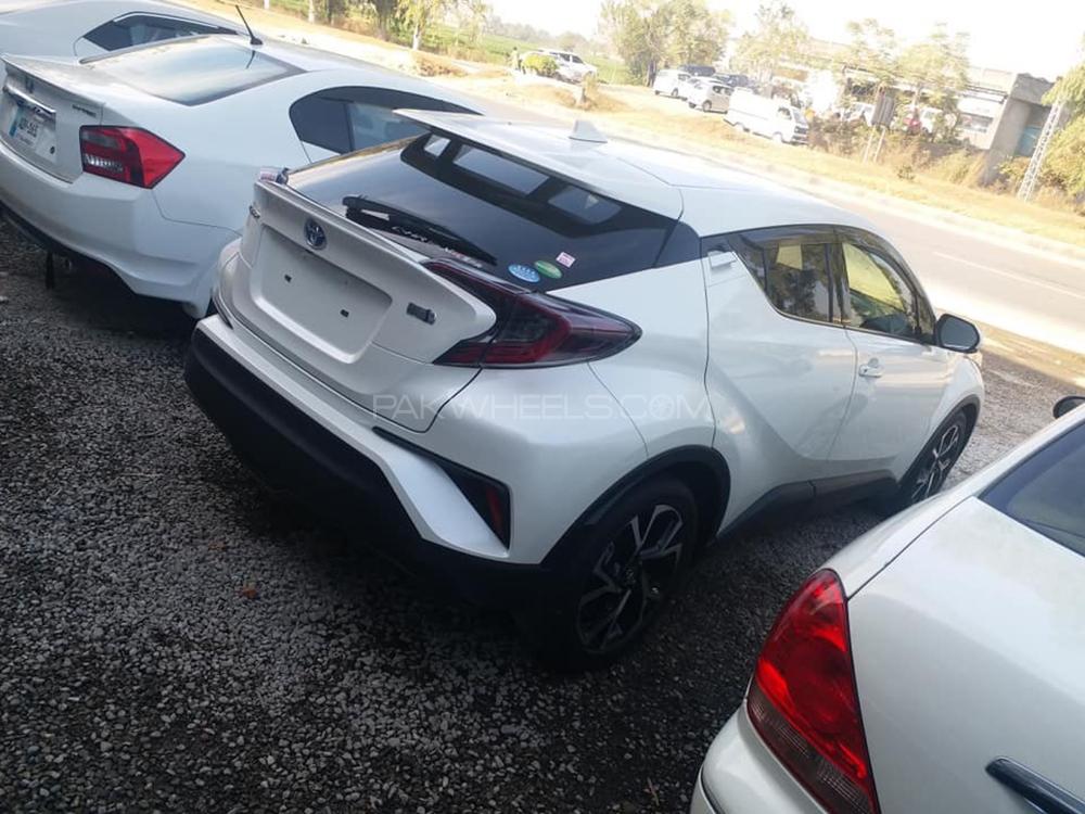 Toyota C-HR 2017 for Sale in Attock Toyota C-HR 2017 for Sale in Attock Image-5
