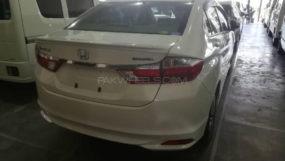 Honda Grace Hybrid 2015 for Sale in Multan Image-1