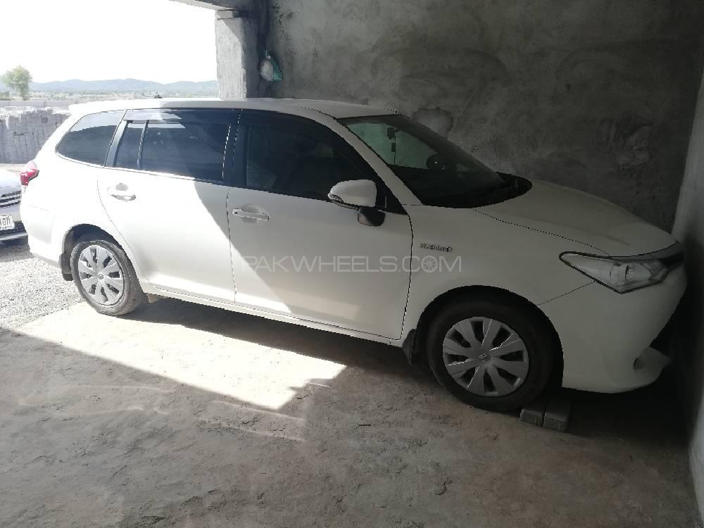 Toyota Corolla Fielder 2015 for Sale in Fateh Jang Image-1