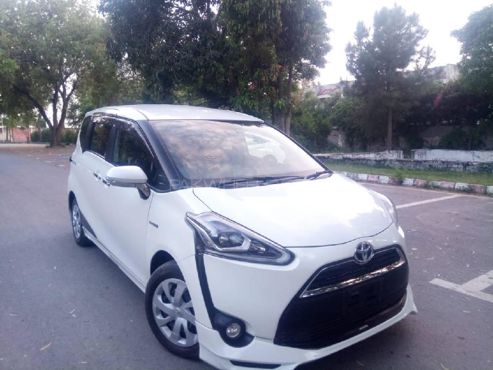 Toyota Sienta 2016 for Sale in Islamabad Image-1