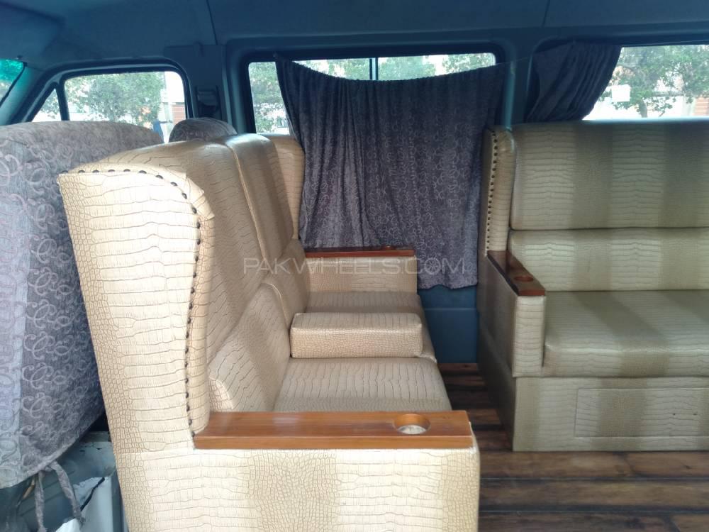 Mercedes Benz Sprinter 2004 for Sale in Karachi Mercedes Benz Sprinter 2004 for Sale in Karachi Image-8