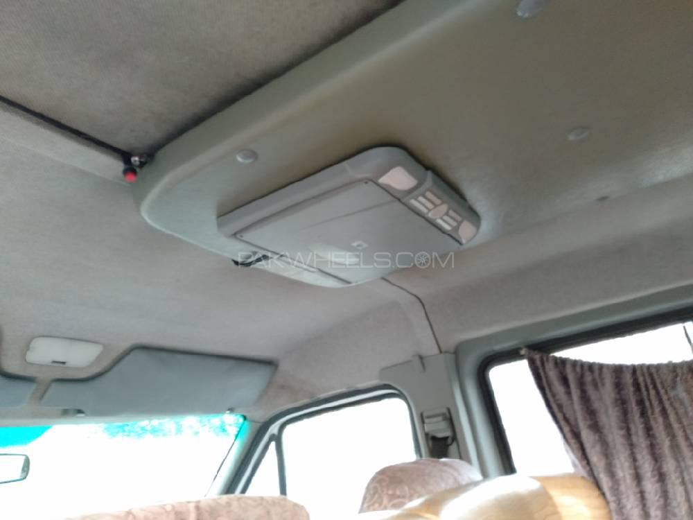Mercedes Benz Sprinter 2004 for Sale in Karachi Mercedes Benz Sprinter 2004 for Sale in Karachi Image-13