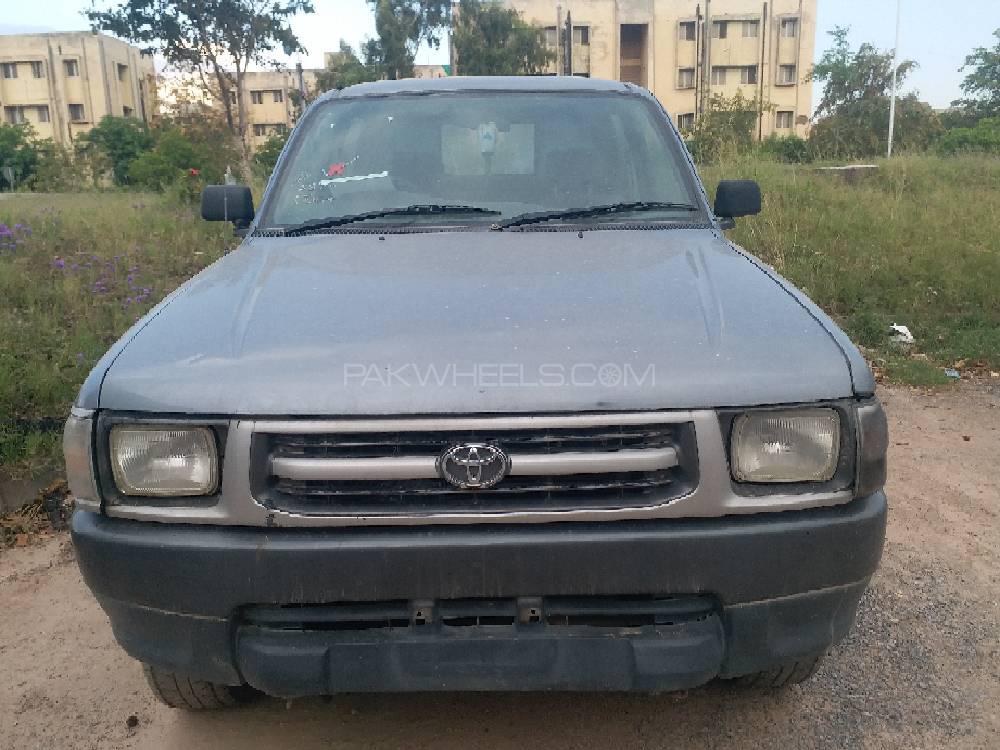 Toyota Hilux 2000 for Sale in Islamabad Image-1