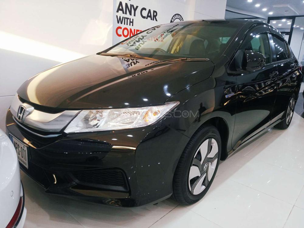 Honda Grace Hybrid 2014 for Sale in Rawalpindi Image-1