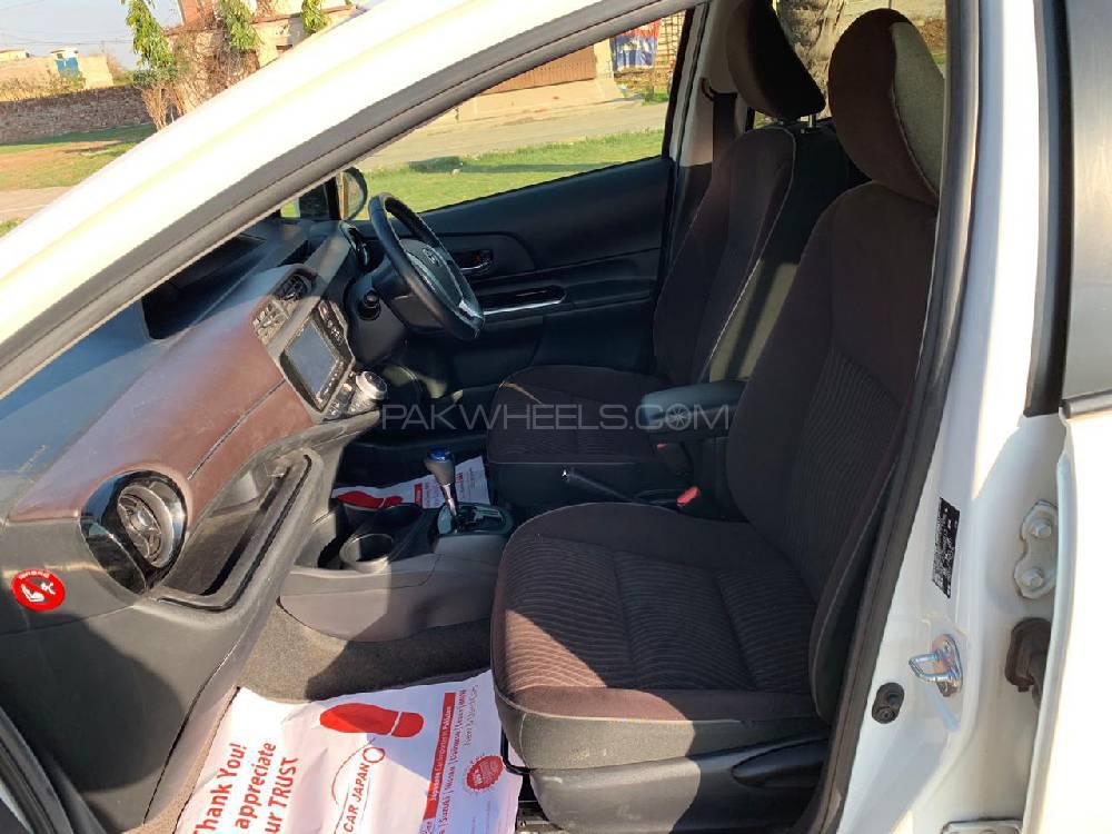 Toyota Aqua 2015 for Sale in Peshawar Toyota Aqua 2015 for Sale in Peshawar Image-9