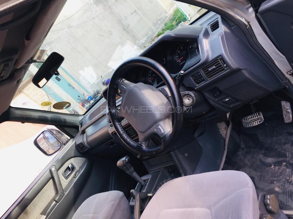 Mitsubishi Pajero 1997 for Sale in Gujrat Mitsubishi Pajero 1997 for Sale in Gujrat Image-4