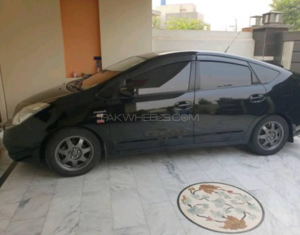 Toyota Prius 2009 for Sale in Lahore Image-1