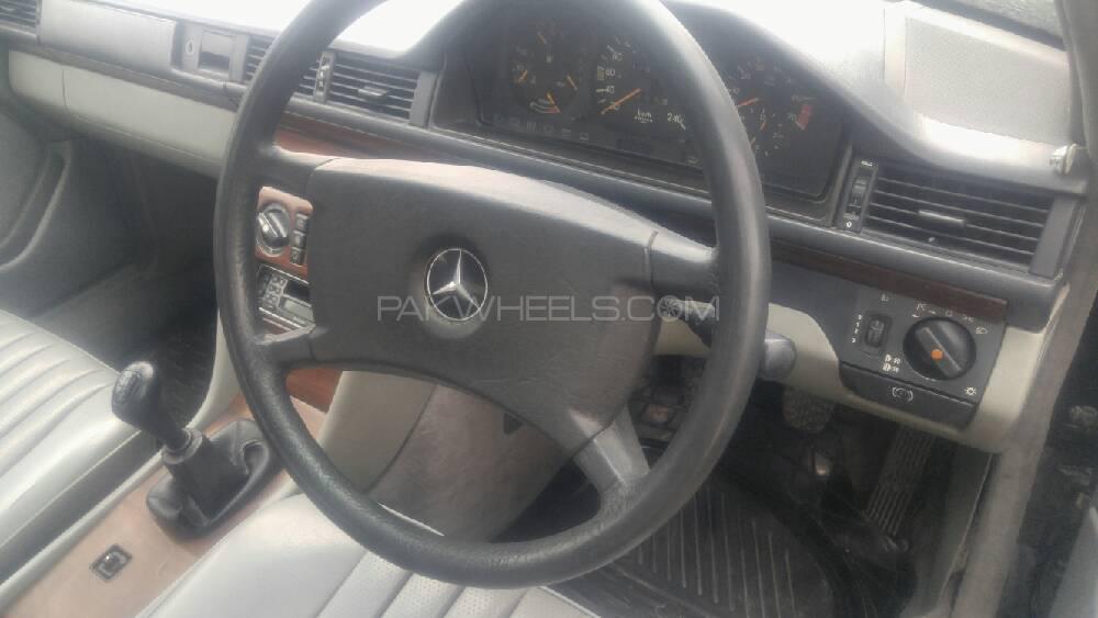 Mercedes Benz E Class 1990 for Sale in Lahore Mercedes Benz E Class 1990 for Sale in Lahore Image-11