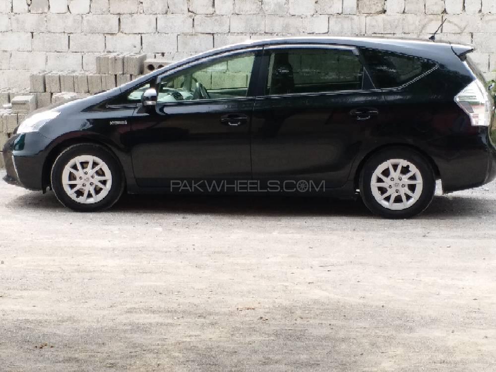 Toyota Prius Alpha 2014 for Sale in Abbottabad Image-1