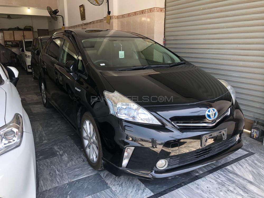 Toyota Prius Alpha 2015 for Sale in Gujranwala Image-1