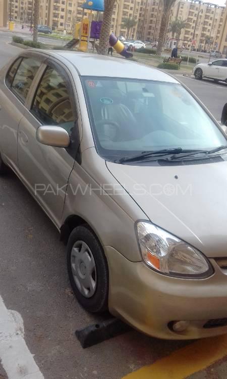 Toyota Platz 2004 for Sale in Karachi Image-1