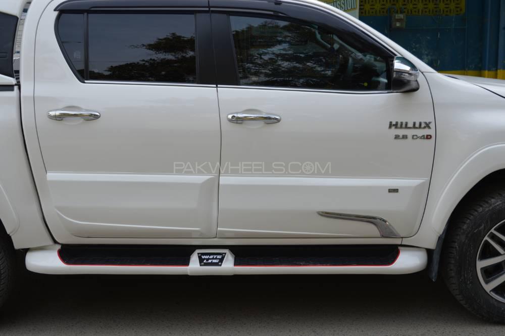 Toyota Hilux Revo Side Foot Step White Line Image-1