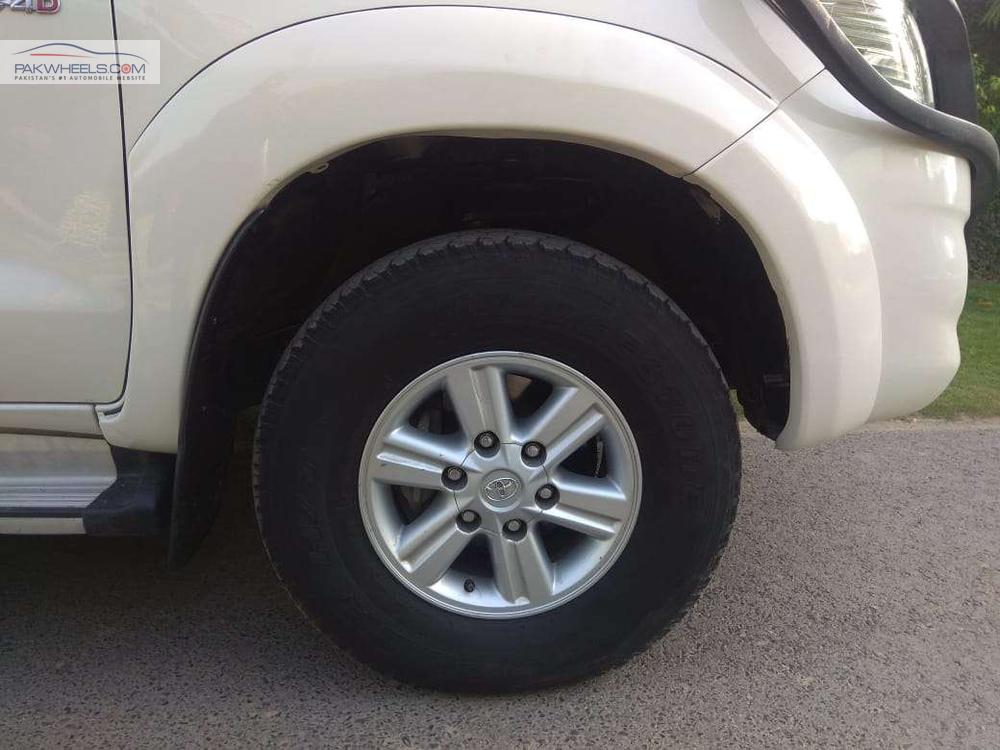 Toyota Hilux 2014 for Sale in Lahore Toyota Hilux 2014 for Sale in Lahore Image-18