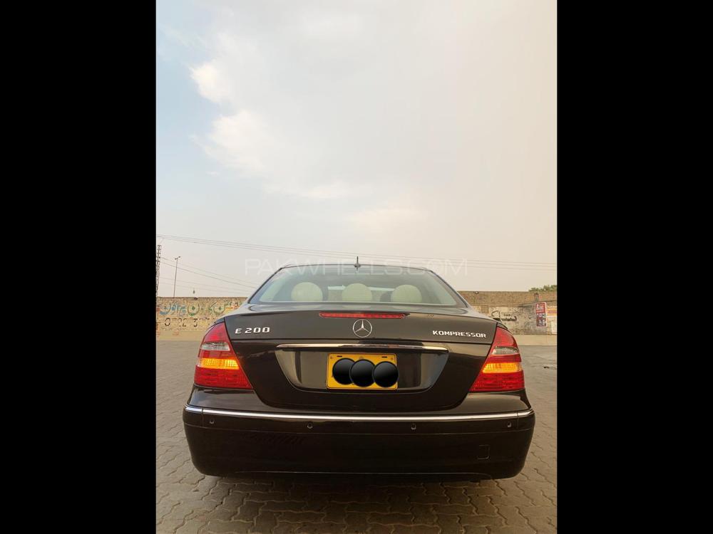Mercedes Benz E Class 2005 for Sale in Lahore Mercedes Benz E Class 2005 for Sale in Lahore Image-4