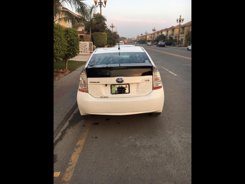 Toyota Prius 2011 for Sale in Lahore Toyota Prius 2011 for Sale in Lahore Image-4
