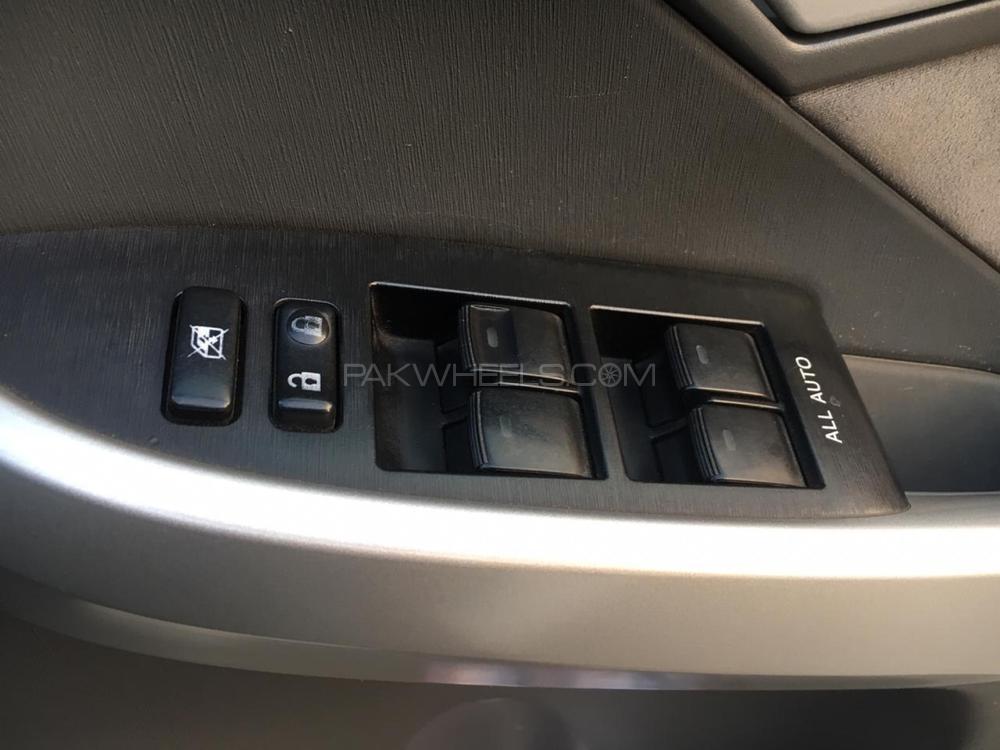 Toyota Prius 2011 for Sale in Lahore Toyota Prius 2011 for Sale in Lahore Image-11