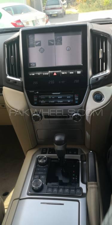 Toyota Land Cruiser 2016 for Sale in Lahore Toyota Land Cruiser 2016 for Sale in Lahore Image-6
