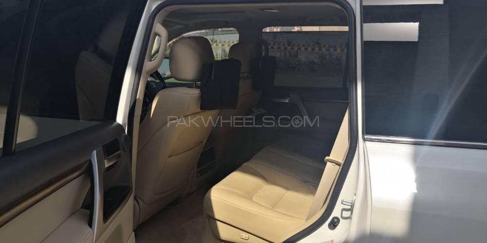 Toyota Land Cruiser 2016 for Sale in Lahore Toyota Land Cruiser 2016 for Sale in Lahore Image-17