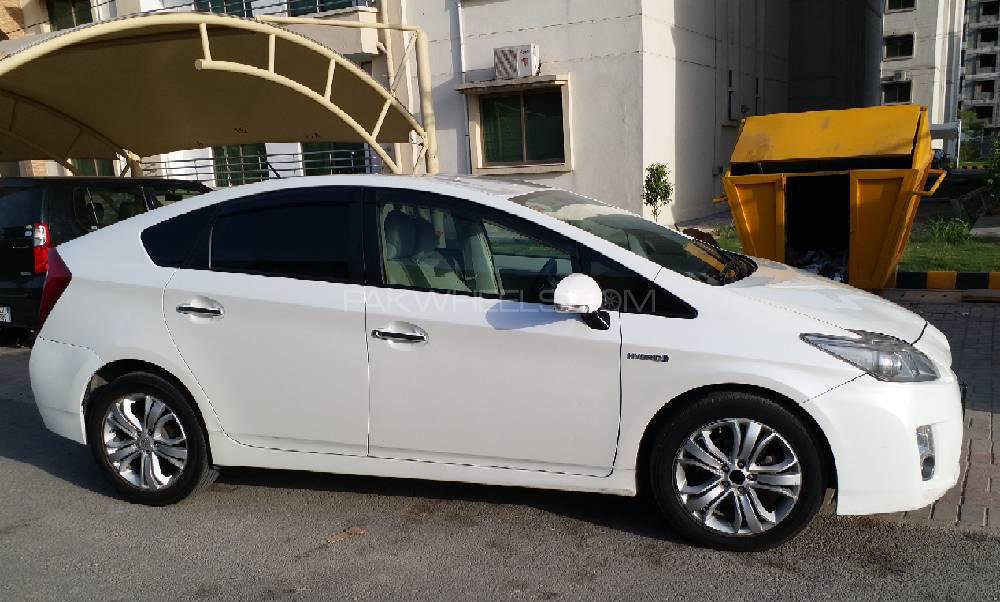 Toyota Prius 2011 for Sale in Lahore Toyota Prius 2011 for Sale in Lahore Image-11
