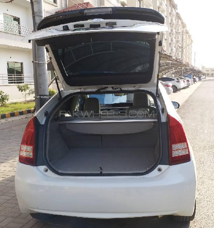 Toyota Prius 2011 for Sale in Lahore Toyota Prius 2011 for Sale in Lahore Image-13