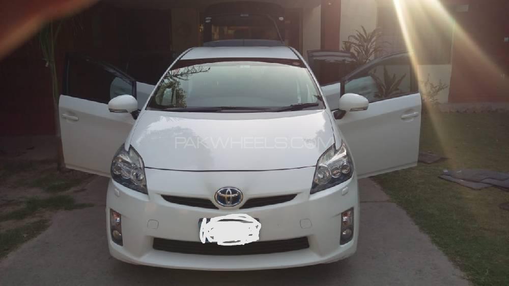 Toyota Prius 2011 for Sale in Lahore Image-1