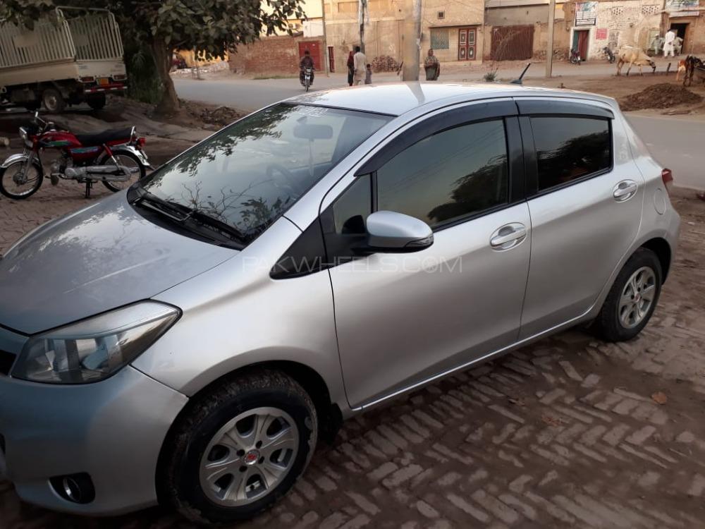 Toyota Vitz 2011 for Sale in Jhang Image-1