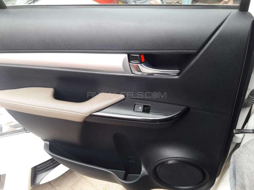 Toyota Hilux 2017 for Sale in Karachi Toyota Hilux 2017 for Sale in Karachi Image-6