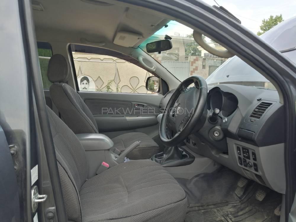 Toyota Hilux 2011 for Sale in Mansehra Toyota Hilux 2011 for Sale in Mansehra Image-3