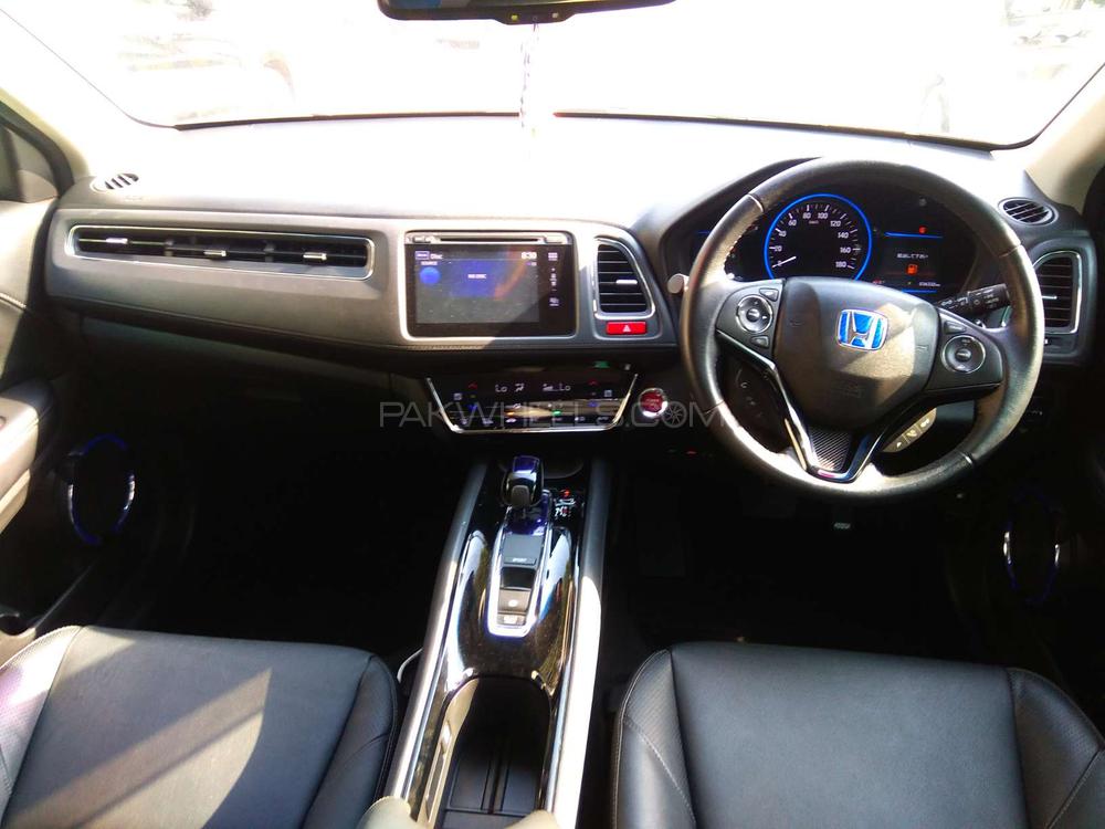 Honda Vezel 2014 for Sale in Lahore Honda Vezel 2014 for Sale in Lahore Image-9