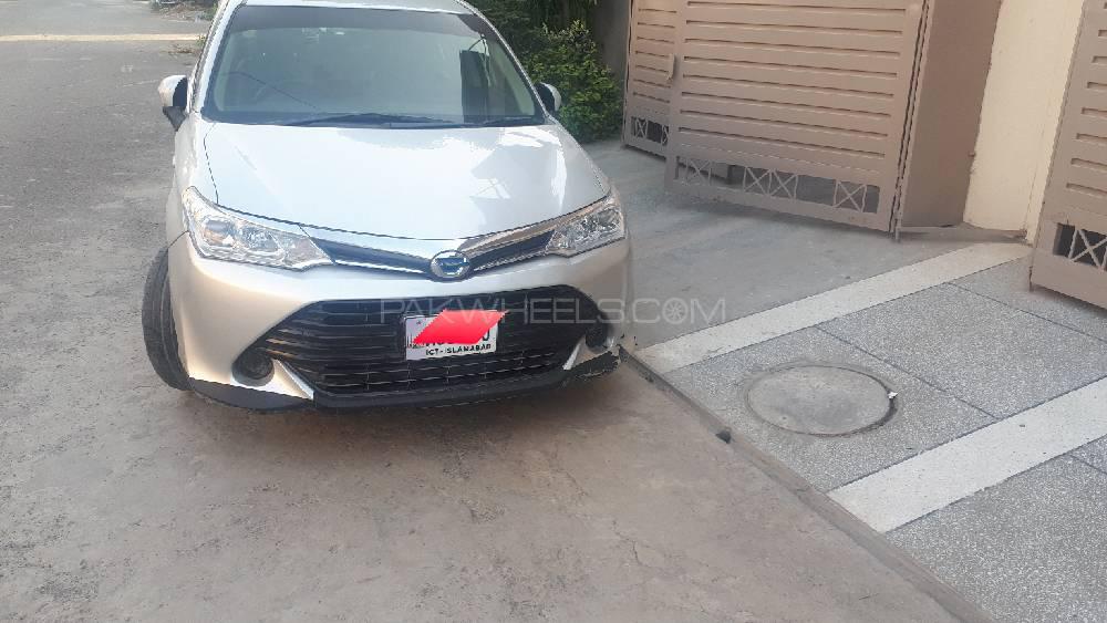 Toyota Corolla Axio 2015 for Sale in Mandi bahauddin Image-1