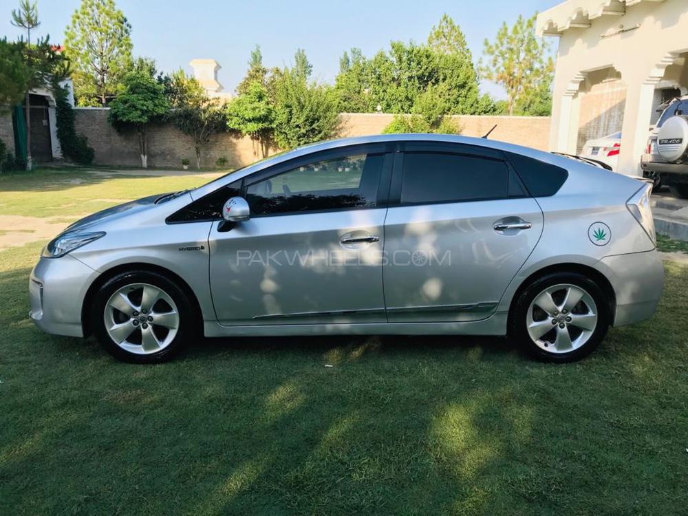 Toyota Prius 2012 for Sale in Peshawar Toyota Prius 2012 for Sale in Peshawar Image-3